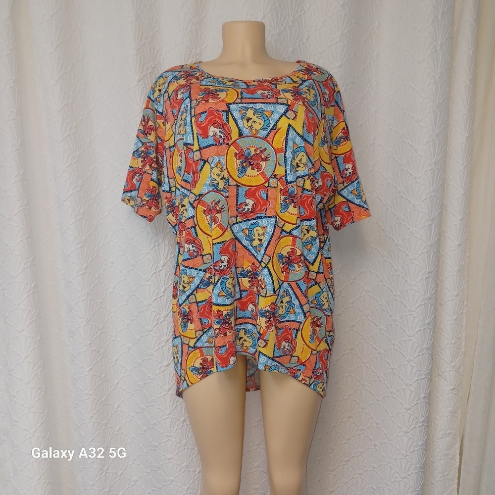LuLaRoe Women Size M Multicolor Paisley Short Sleeve Top. Blouse